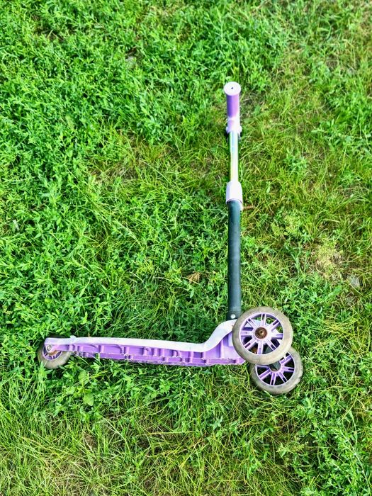 Продам самокат детский три колеса