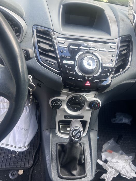 Haion ford fiesta 2009 scaune cd ceasuri stop usi