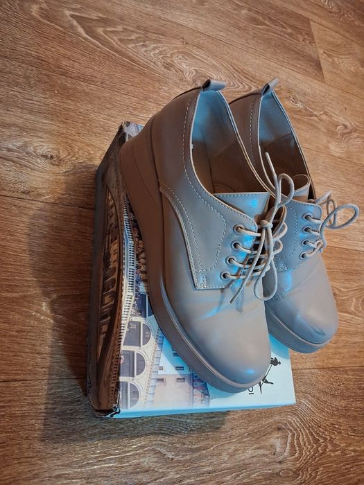 Туфлилер сатылады 9000 тг ден