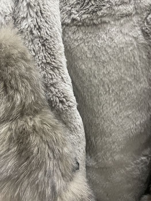 Продается парка серого цвета