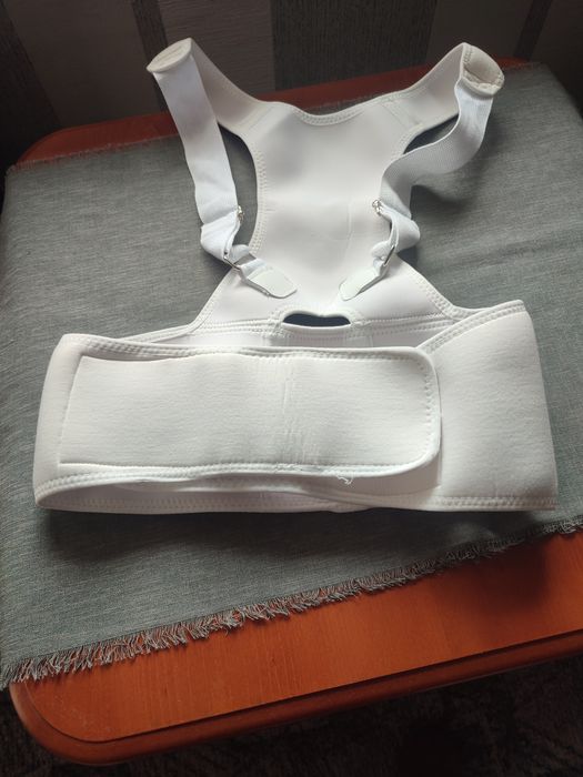 Ортопедичен корсет за промяна стойката на гърба