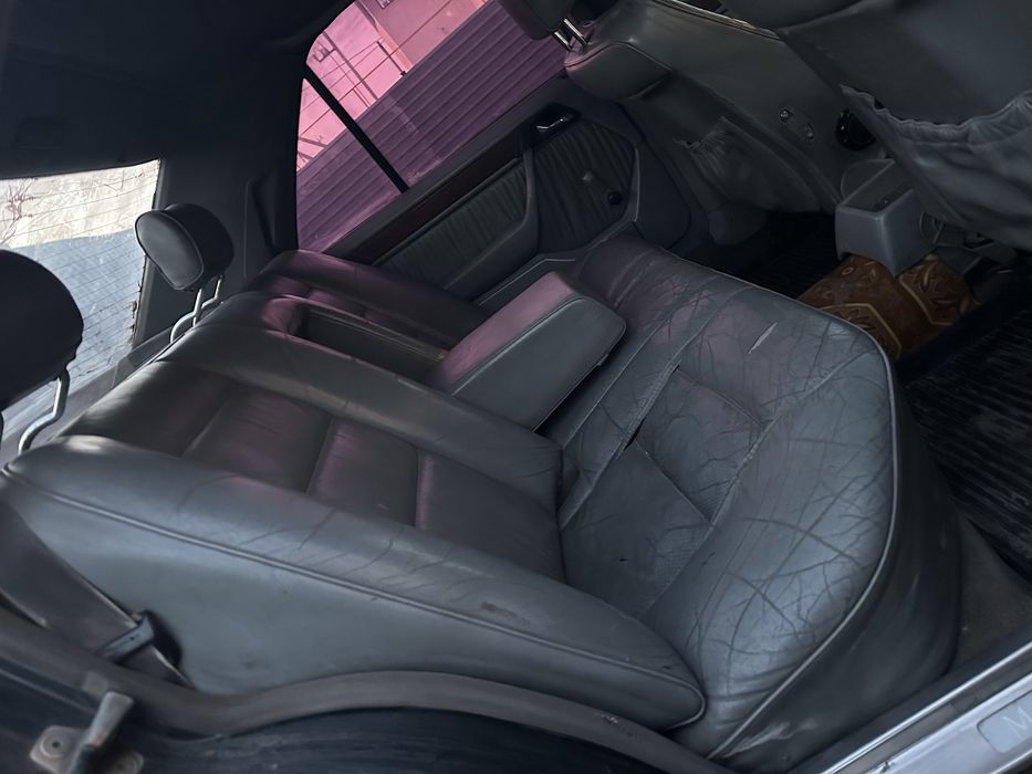Кожаный салон мерседес 124
