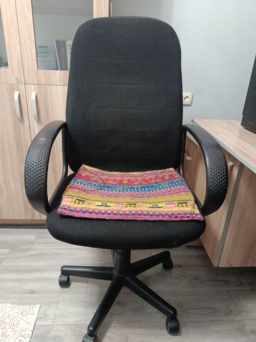Продам б/у офисное кресло в хорошем состоянии