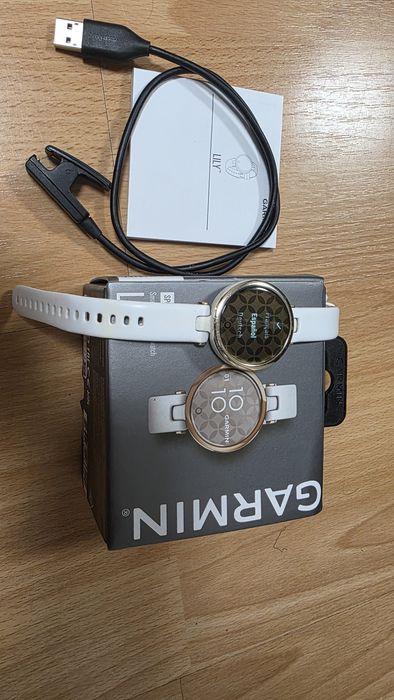 Smart часовник Garmin Lilly