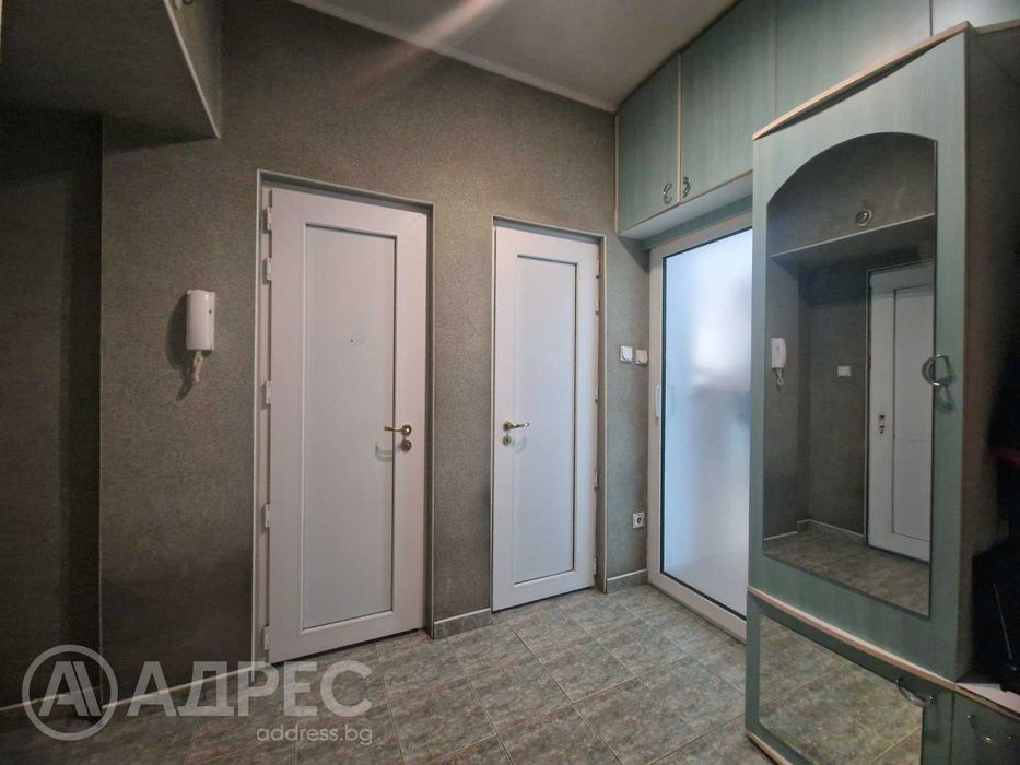 Тристаен апартамент, Център, 82 кв.м., ет. 5, ТЕЦ, тухла, обзаведен