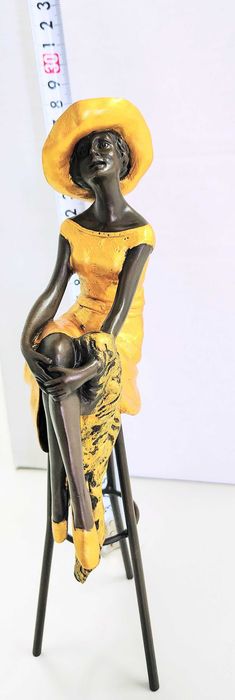 Vând statuie Lady at the Bar ,din bronz