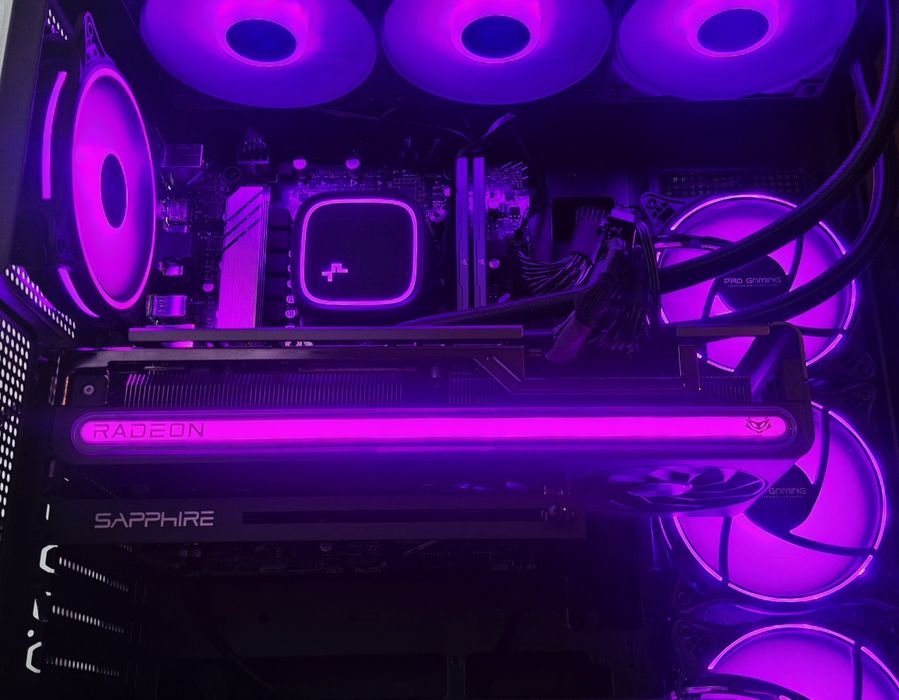 Placa video gaming RX 7800 XT Nitro Plus 16GB