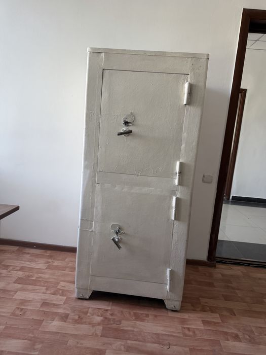 Сейф незгораемый