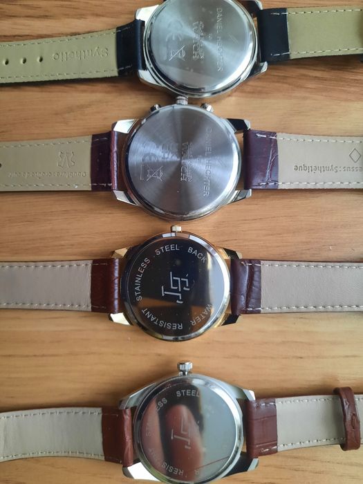 Ceasuri diferite modele.