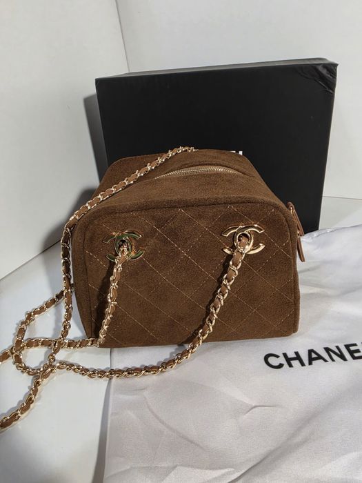 Дамска чанта Chanel Suede “Eyes on you” Bowling bag