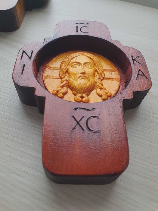 Cruce cu Chipul Domnului Iisus Hristos 14x10 cm Lemn tei culoare mahon