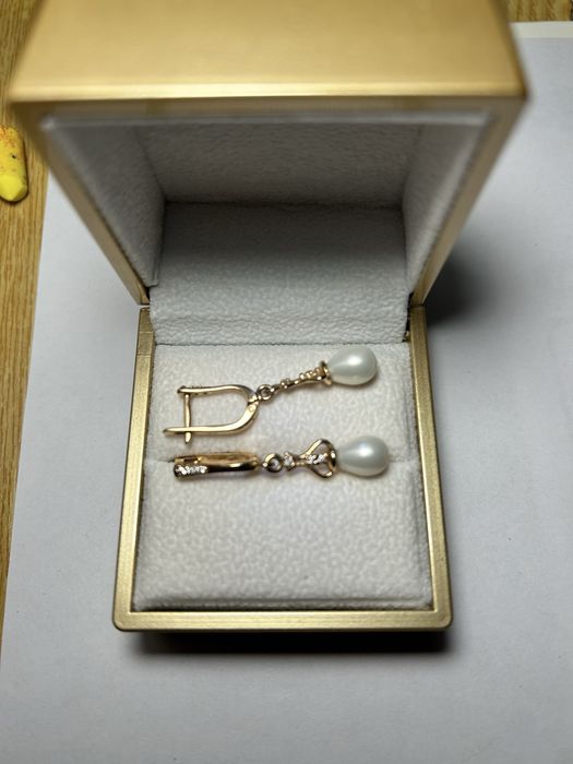 Продам золотые сережки