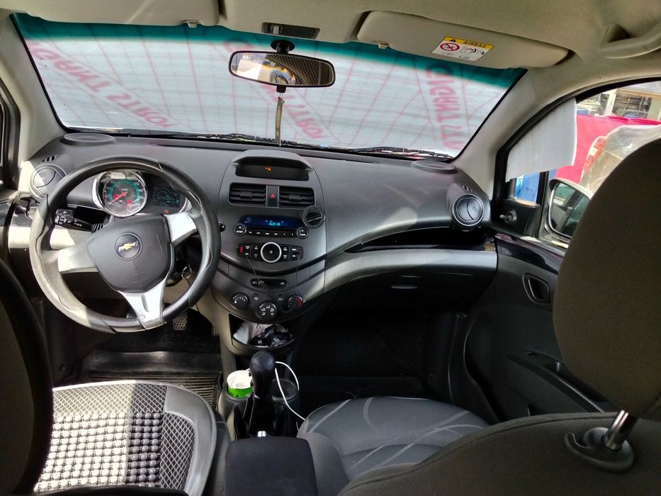 Chevrolet Spark beliy