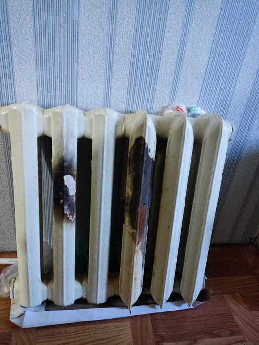 Продам чугунную батарею