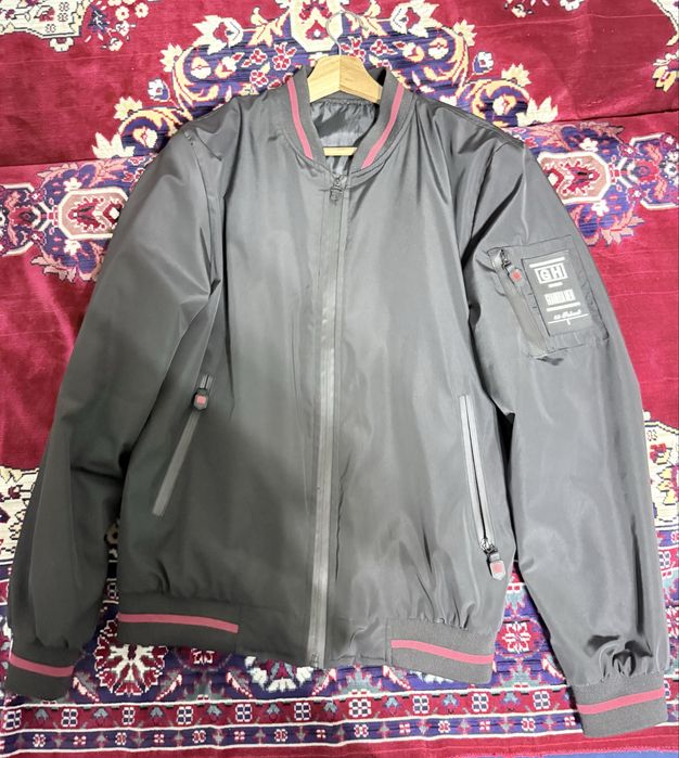 Продам демисезонную ветровку