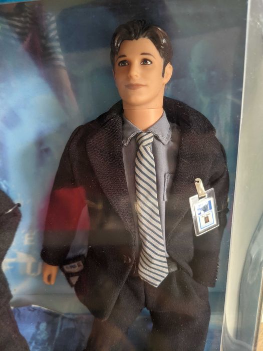 Барби и Кен в образе героев сериала секретные материалы