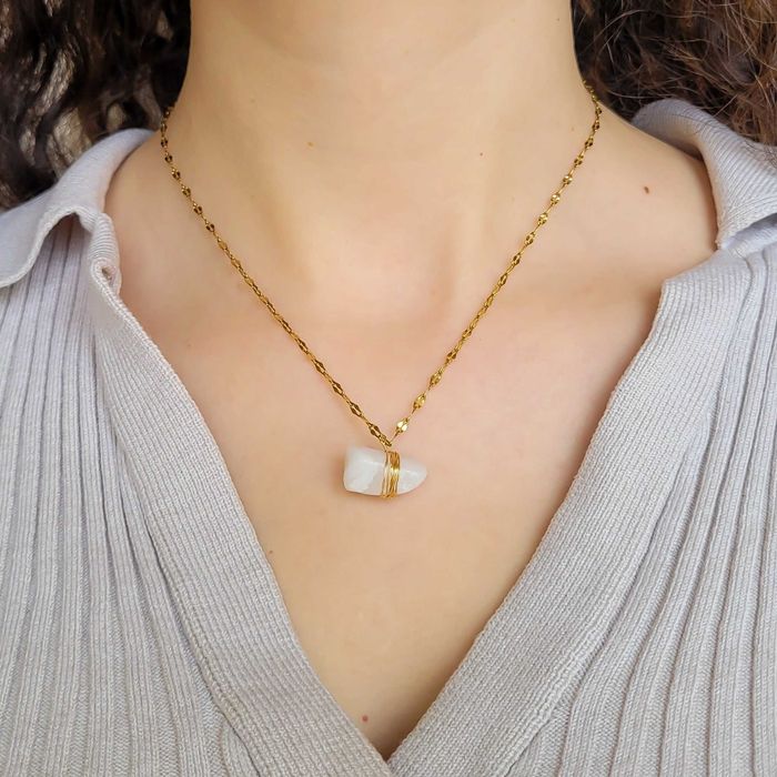 Подарък за Свети Валентин - колие с естествен кварц