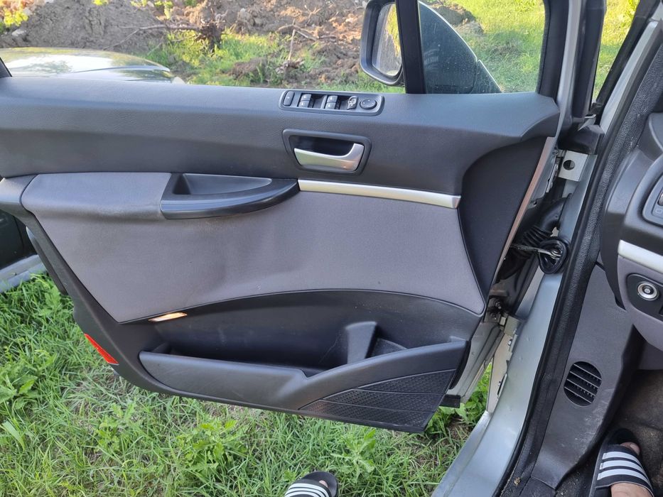 Пежо 807 2.2 дизел само на части