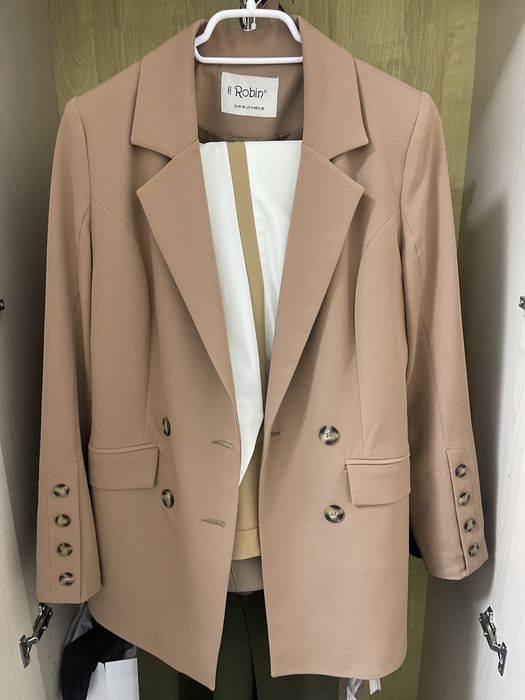 Женский пиджак и брюки