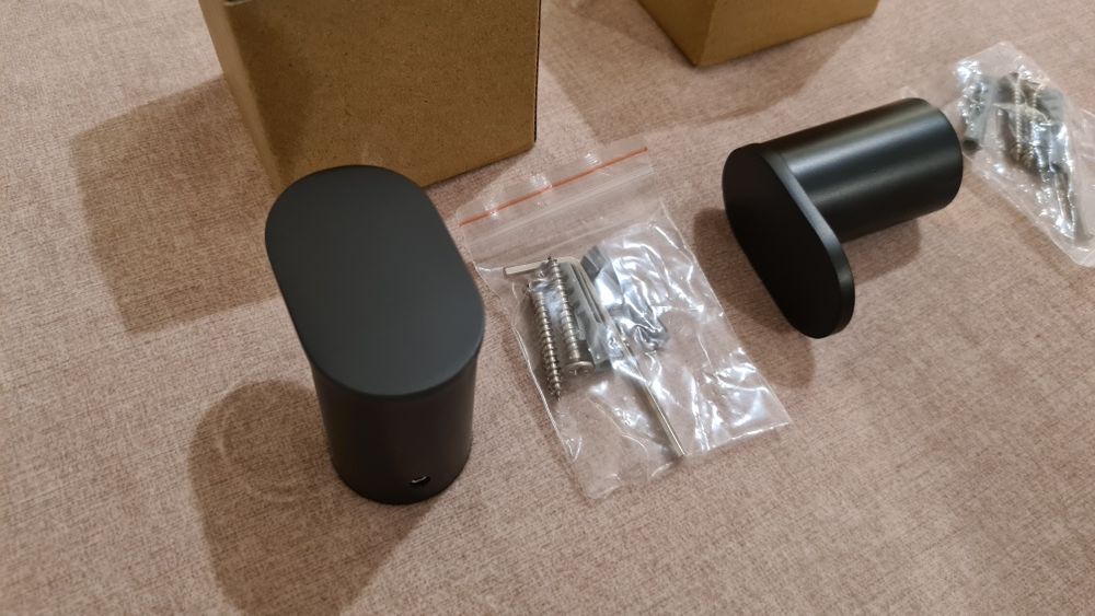 Cuier simplu negru mat