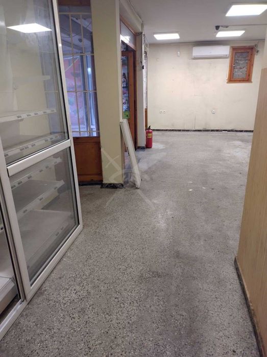 Продава се Магазин в Бургас, Славейков - 65 кв.м за 662 €/кв.м - Снимка #1