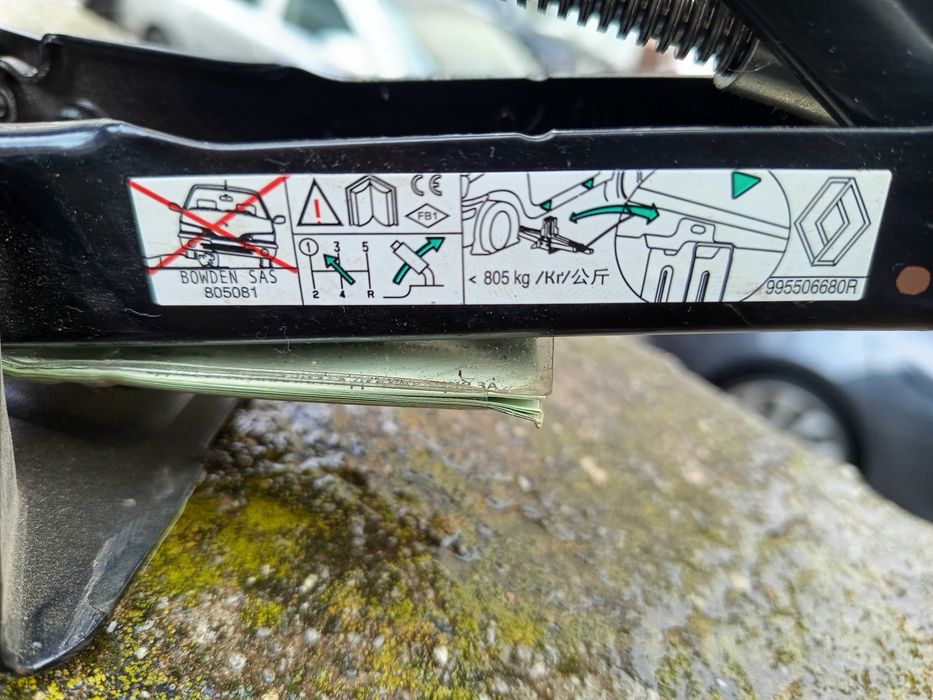 резервна гума патерица Нисан Рено Дачия Дъстър 16 цола, крик, кука