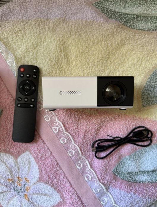 Продам мини LED проектор (портативный)