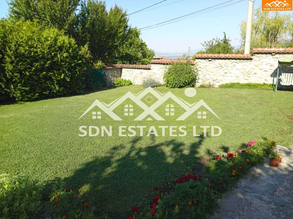 ЕКСКЛУЗИВНО! Двуетажна къща с двор в село Долно Изворово