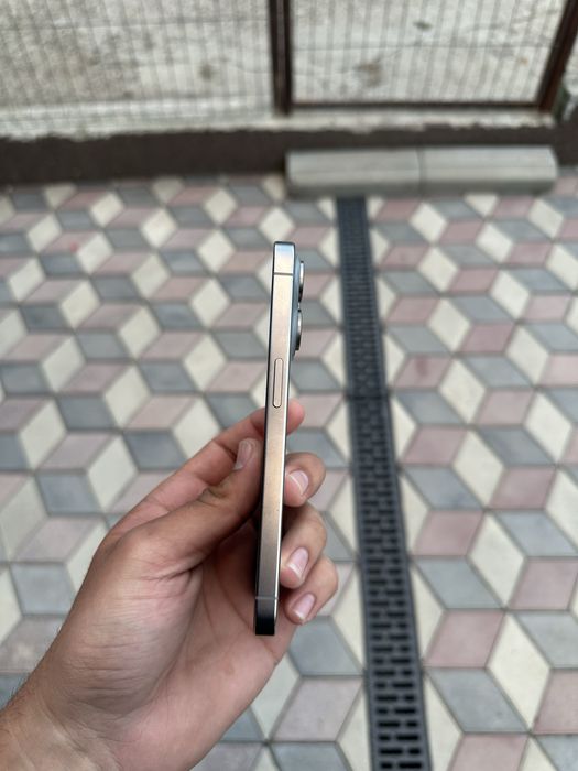iPhone  15  pro
