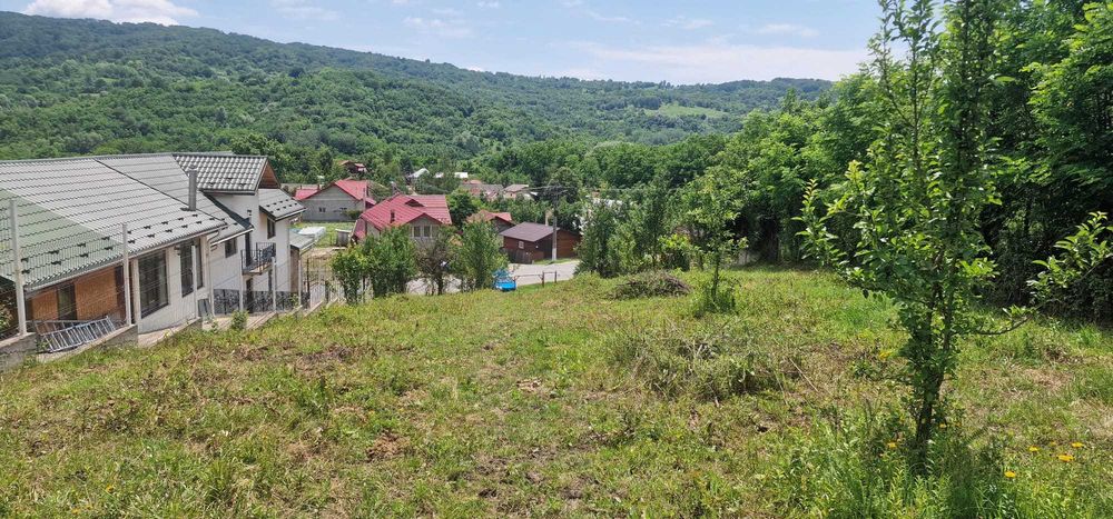 Teren intravilan de vanzare 3400 mp, la 2 km de Valenii de Munte, comuna Drajna de Jos