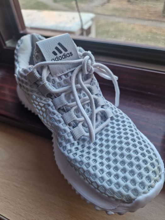 Маратонки Adidas - бели, 40-ти номер, мрежести, летни