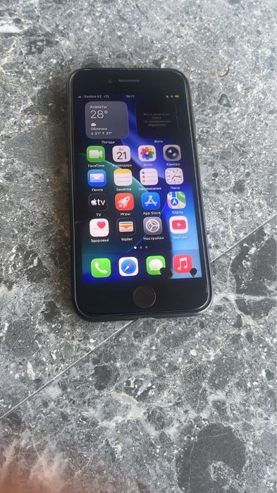 iPhone SE 2020 торг есть