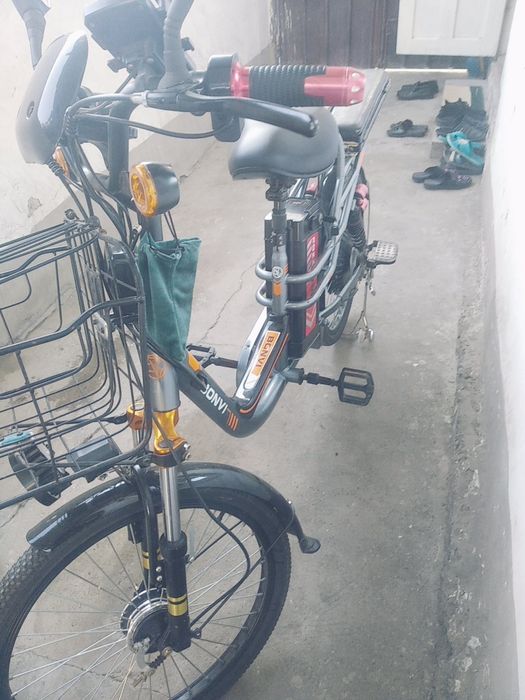 Skuter sotiladi elektro velik