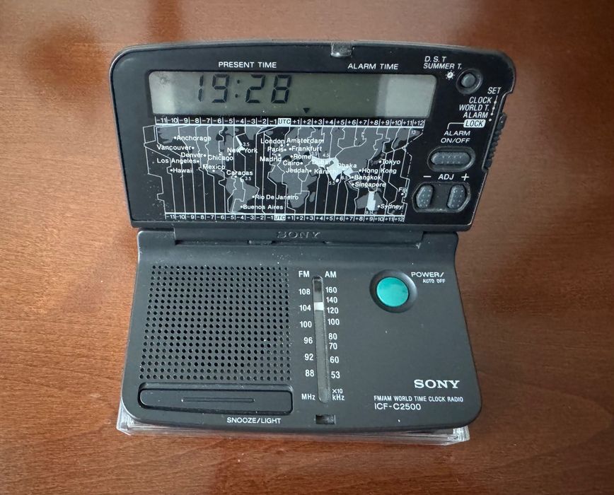 Sony world time clock radio ICF-C2500, miniatural, rar, de colectie