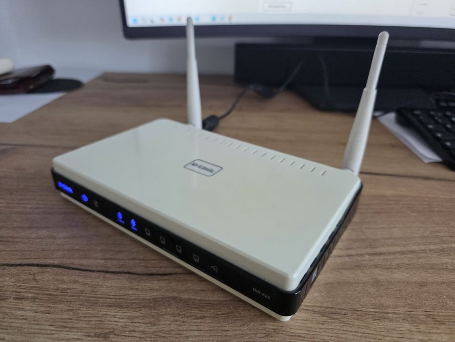 Router Gigabit D-Link DIR-825
