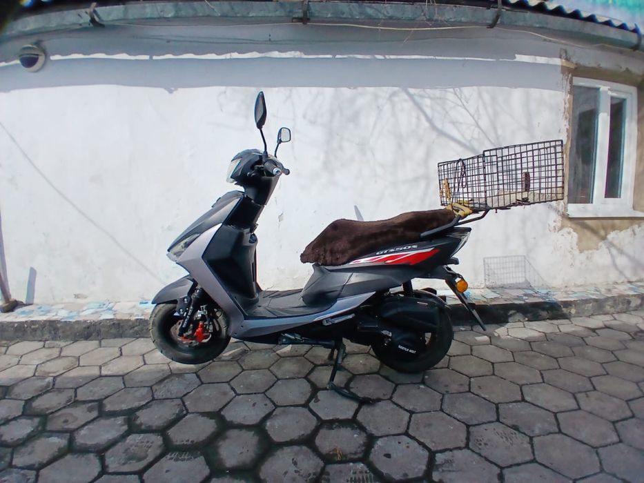 Продам скутер GTS 50S с документами. На учете стоит.