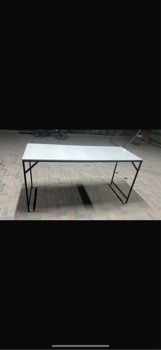 Продам стол прочный