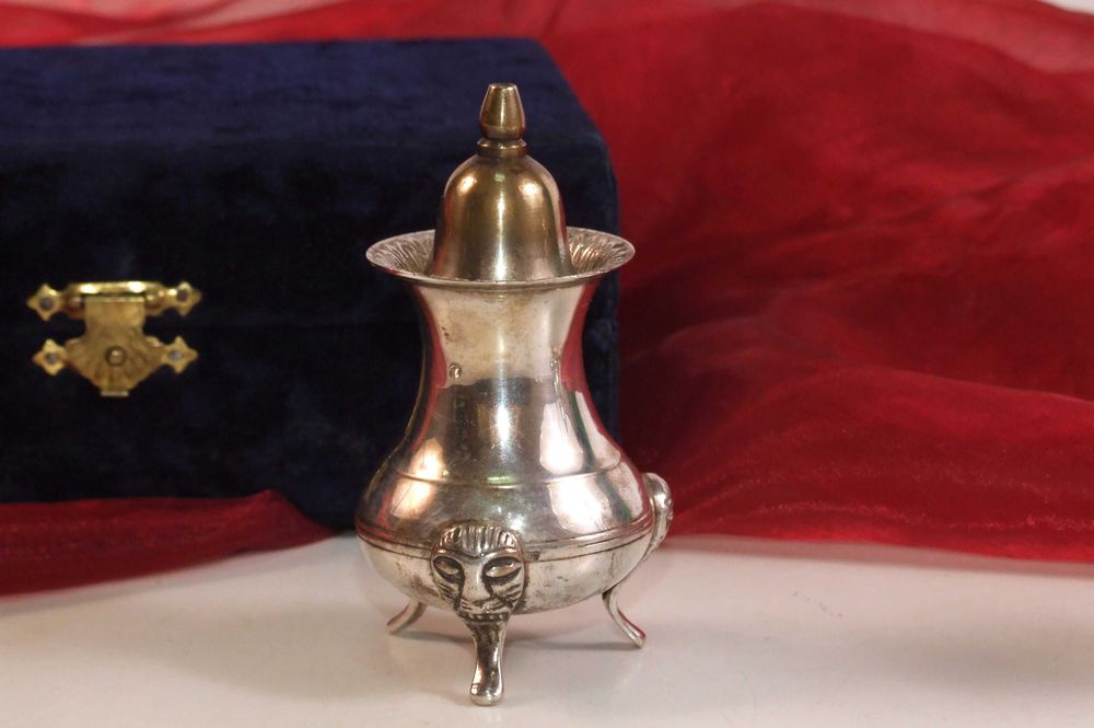 Set 2 solnite pt sare si piper + tavita, caseta lemn, Made in India