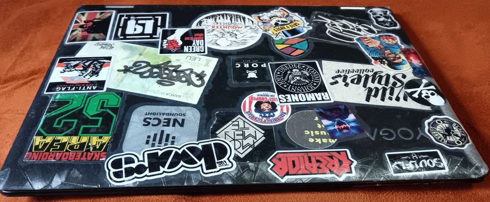 Vand laptop Lenovo Yoga> 14 inch FHD, cu touch screen, DDR4, SSD