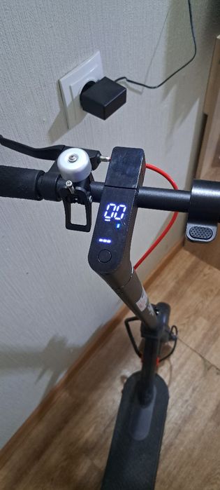 Продам электросамокат GT E-Scooter M365