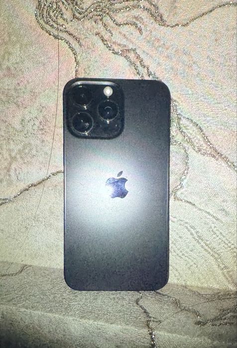 Обменяю айфон 15 про макс 256гб есим идеал