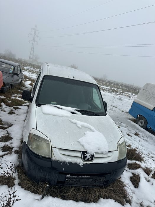 Dezmembrez  auto din poza