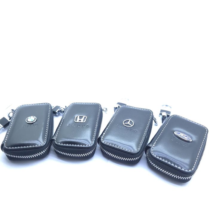 Кожен калъф чантичка за ключове с метално лого