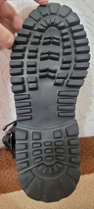 Продам  осенние ботинки