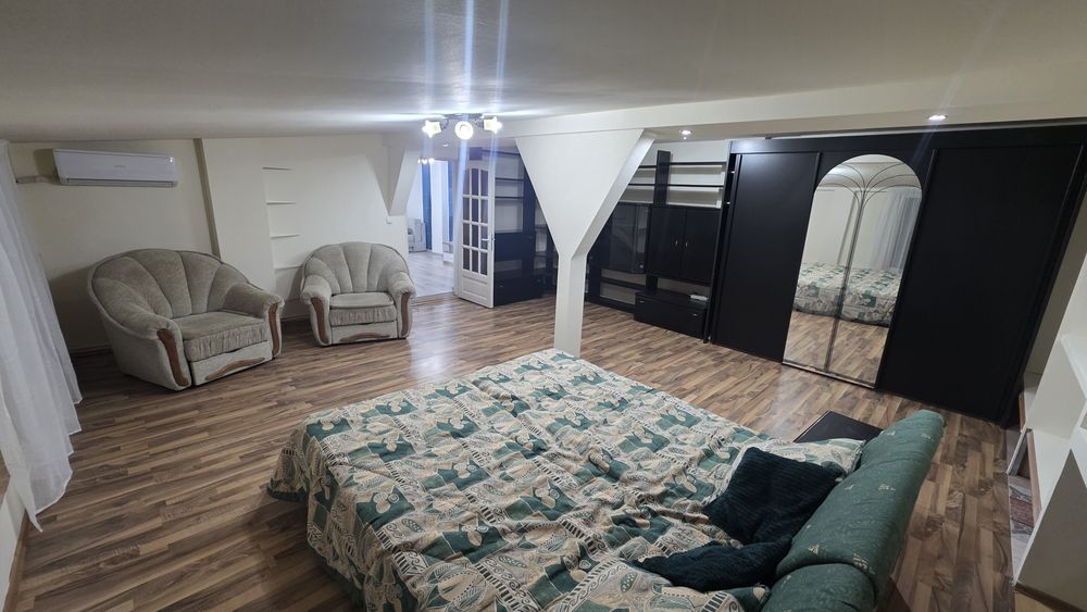 Apartament de închiriat cu 3cameră, bucatarie, hol  și baie