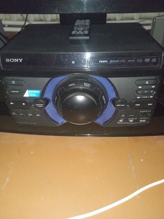 Продам музыкальный центр-dvd Sony.