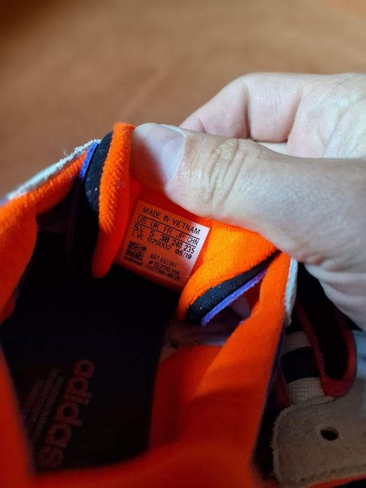 Vând încălțăminte Adidas