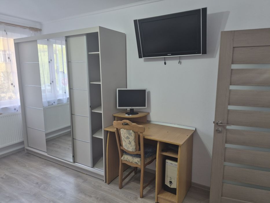 Vând garsoniera în bloc G120 etaj 1 recent renovata si mobilata