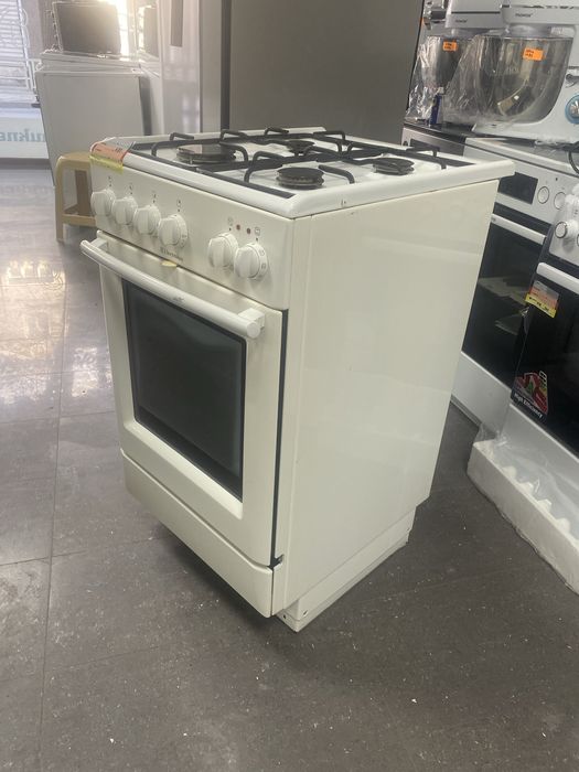 Свободностояща комбинирана готварска печка газ/ ток Electrolux 50 см.