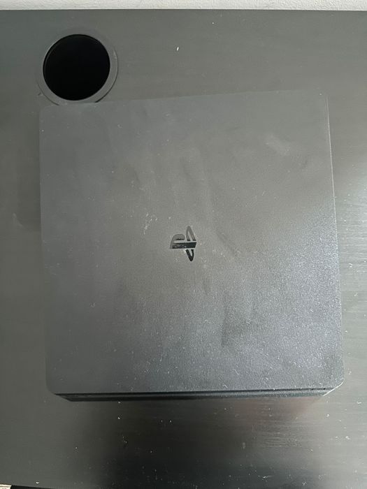 Vand ps4 slim 1tb,2 manete,1 cablu hdmi,1incarcatir hyperx,mentenanță